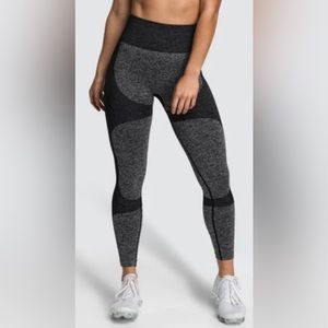 DOYOUEVEN, Impact Seamless Leggings, Black, Size Small